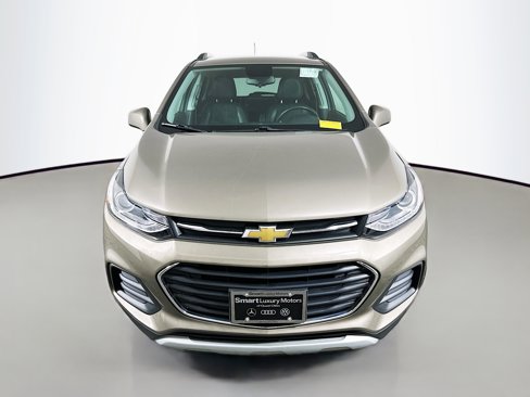 Used 2020 Chevrolet Trax LT w/ LT Convenience Package image 2