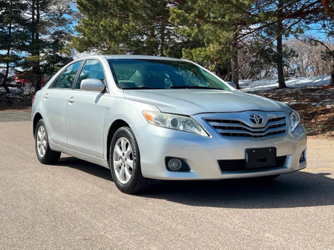 Used 2011 Toyota Camry LE image 1
