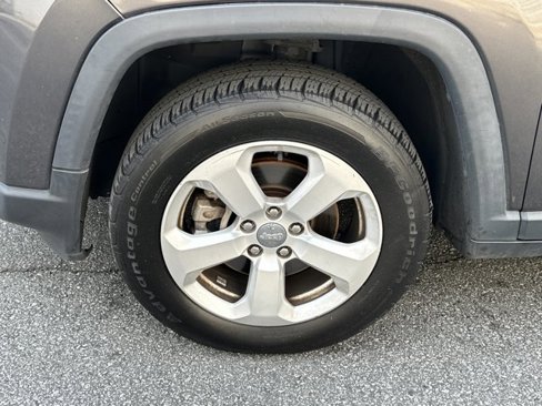 Used 2018 Jeep Compass Latitude w/ Cold Weather Group image 12
