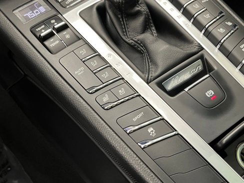 Used 2018 Porsche Macan S image 16