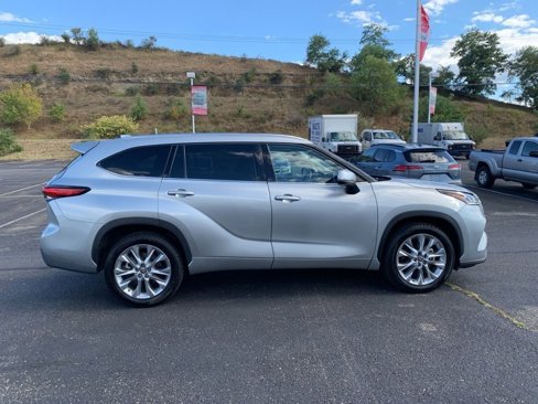 Used 2021 Toyota Highlander Limited image 3