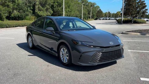 Used 2025 Toyota Camry LE image 2