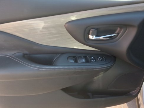 Used 2018 Nissan Murano S image 12