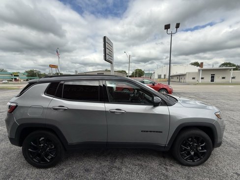 Used 2022 Jeep Compass Altitude w/ Convenience Group image 4