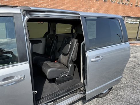 Used 2020 Dodge Grand Caravan SXT image 16