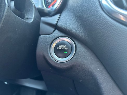 Used 2023 Chevrolet Equinox LT image 27