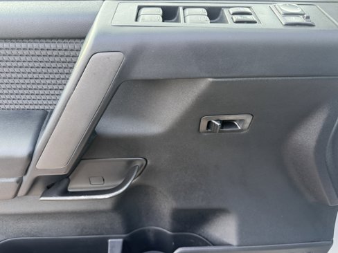 Used 2014 Nissan Titan SV w/ SV Value Truck Package image 9