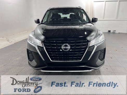 Used 2024 Nissan Kicks SV image 2