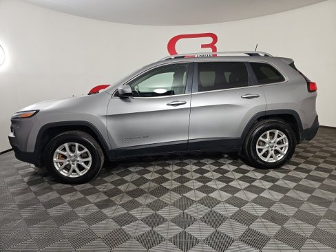 Used 2017 Jeep Cherokee Latitude w/ Cold Weather Group image 4