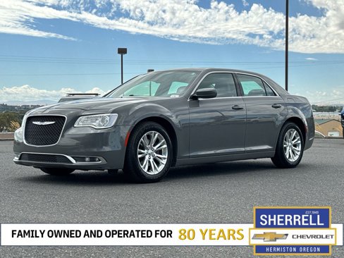 Used 2018 Chrysler 300 Touring L image 1