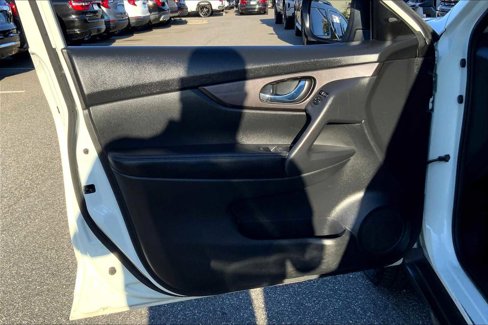 Used 2019 Nissan Rogue SV image 20