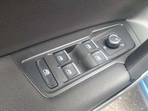 Used 2019 Volkswagen Tiguan SE image 13