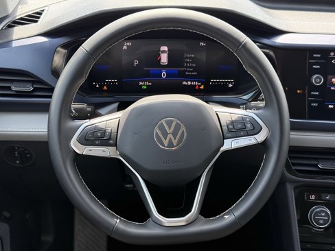 Used 2024 Volkswagen Taos SE image 13