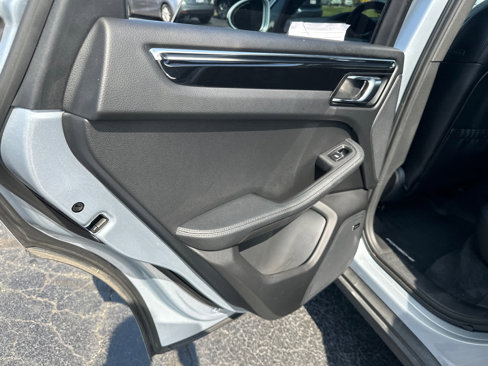 Used 2015 Porsche Macan S image 32
