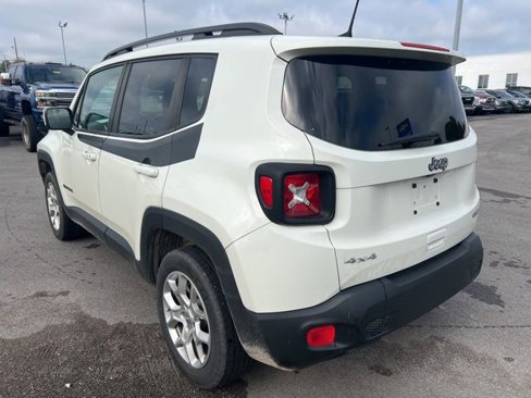 Used 2018 Jeep Renegade Latitude w/ Cold Weather Group image 3
