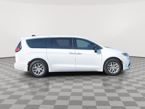New 2026 Chrysler Pacifica Select image 6
