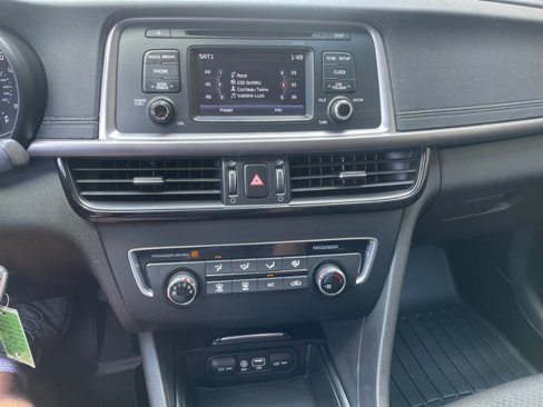Used 2017 Kia Optima LX image 40