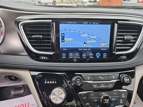 Used 2017 Chrysler Pacifica Limited w/ UConnect Theater Package image 12