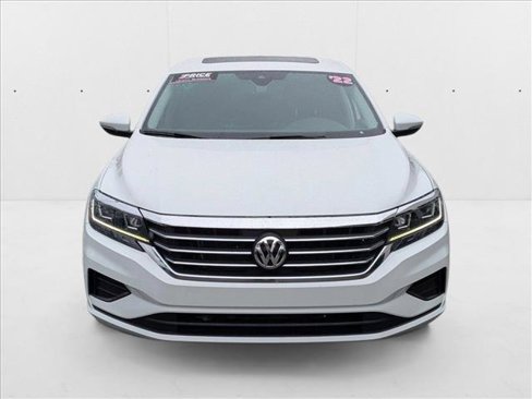 Used 2022 Volkswagen Passat 2.0T SE image 2