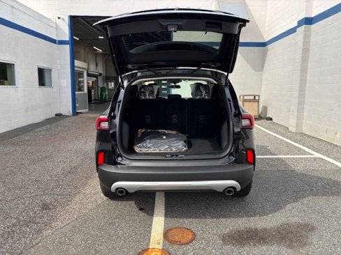 Used 2025 Ford Escape Active w/ Cold Weather Package image 16