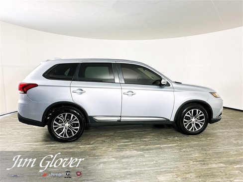 Used 2017 Mitsubishi Outlander SE image 6