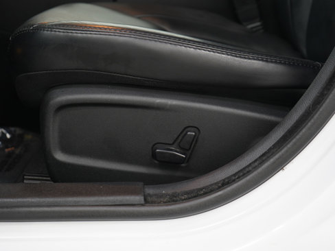 Used 2014 Chrysler 300 AWD w/ Driver Convenience Group image 20