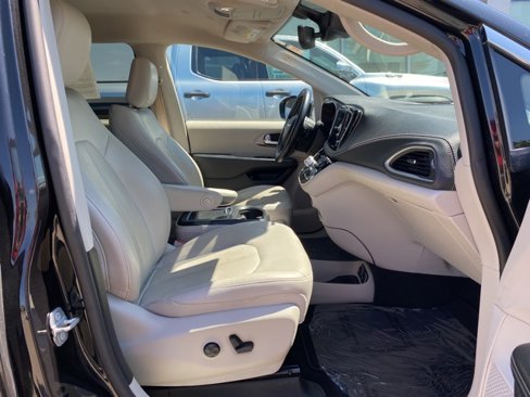 Used 2021 Chrysler Pacifica Touring-L image 17