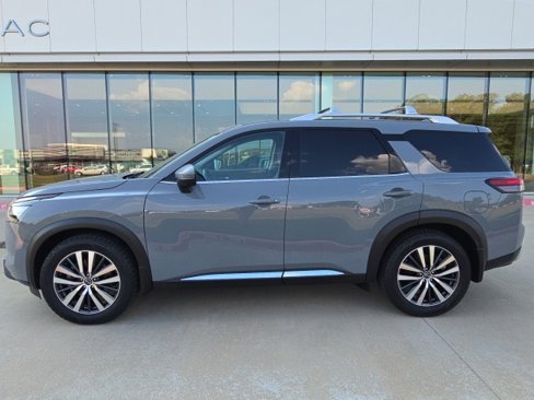 Used 2022 Nissan Pathfinder Platinum w/ Cargo Package image 2