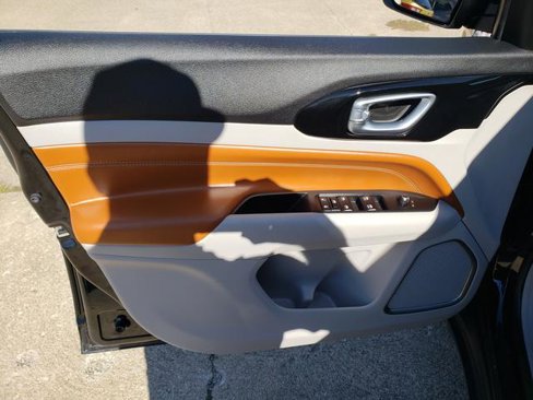 Certified 2022 Jeep Compass Limited image 7