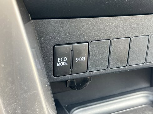 Used 2018 Toyota RAV4 XLE image 27
