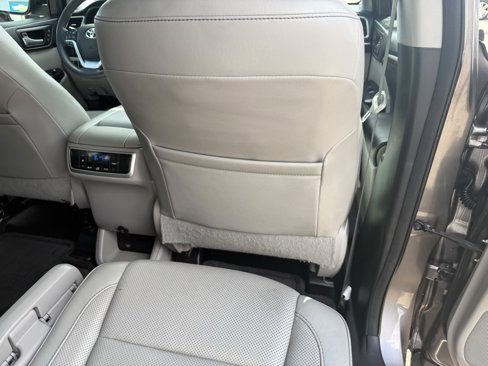 Used 2016 Toyota Highlander Limited image 43