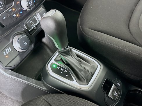 Used 2018 Jeep Renegade Latitude image 23