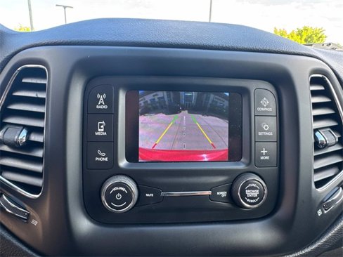 Used 2018 Jeep Compass Latitude image 22