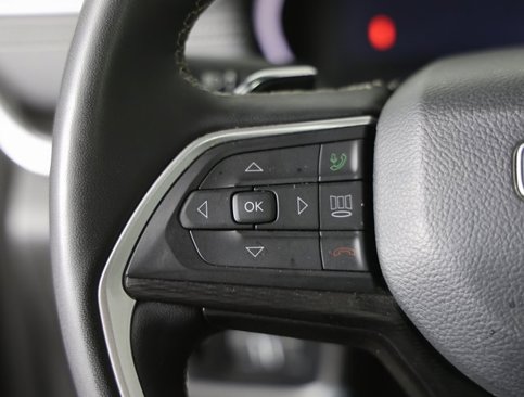 Used 2023 Jeep Grand Cherokee L Laredo image 15