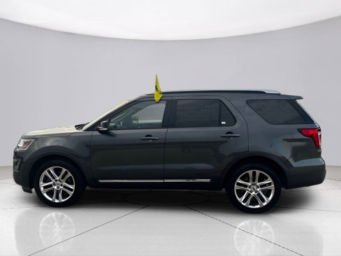 Used 2016 Ford Explorer XLT w/ Equipment Group 202A image 10