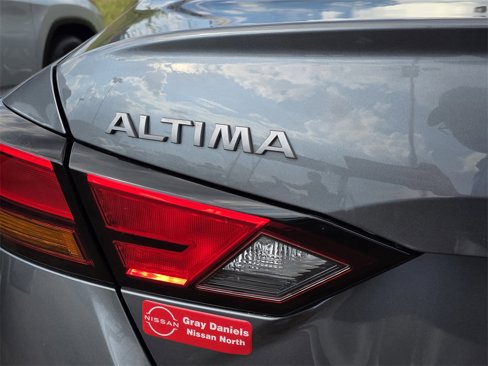 Used 2024 Nissan Altima 2.5 SV image 10
