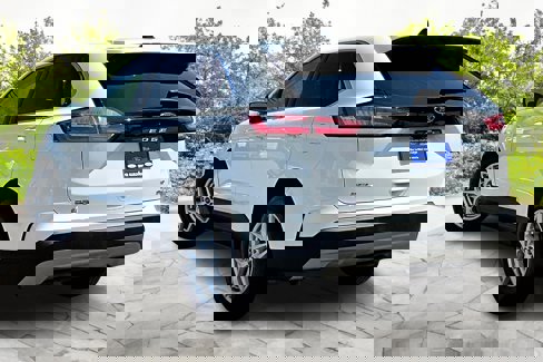 Certified 2022 Ford Edge SEL w/ Convenience Package image 2