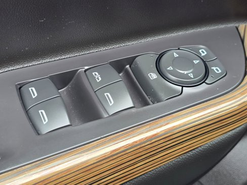 Used 2022 GMC Acadia SLE w/ Driver Convenience Package image 23