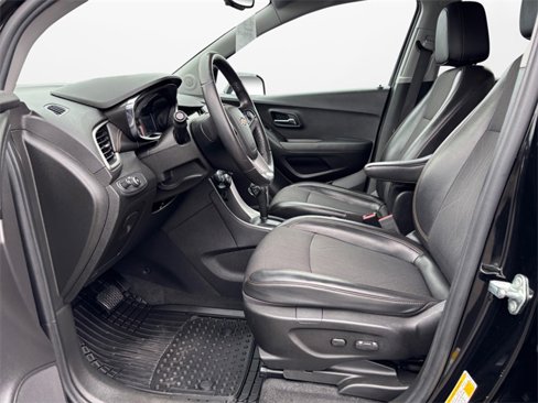Used 2019 Chevrolet Trax LT w/ Redline Edition image 9