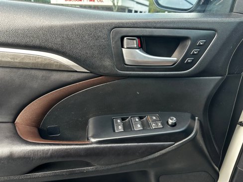 Used 2017 Toyota Highlander Limited Platinum image 65