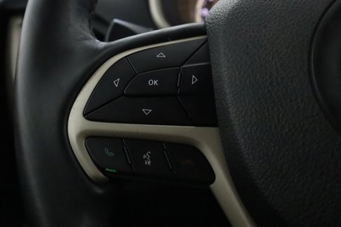 Used 2018 Jeep Cherokee Limited w/ Technology Group image 18