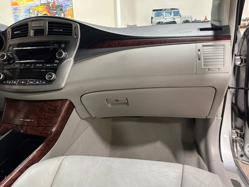 Used 2012 Toyota Avalon Limited image 44