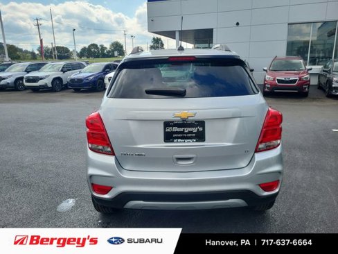 Used 2020 Chevrolet Trax LT w/ LT Convenience Package image 4
