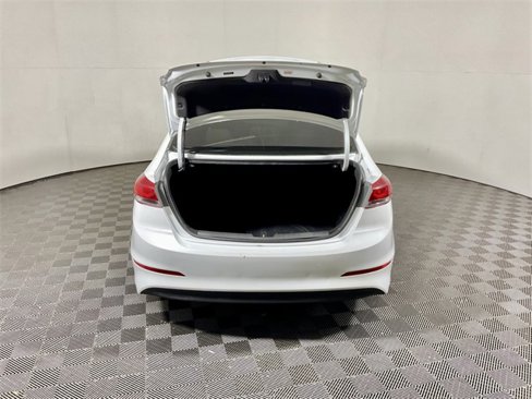 Used 2017 Hyundai Elantra SE image 11