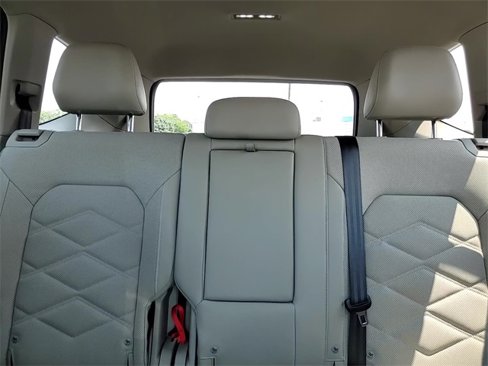 Used 2024 Volkswagen Atlas SE image 23