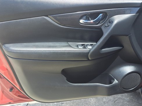 Used 2017 Nissan Rogue SV image 17