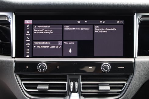 Certified 2024 Porsche Macan image 25