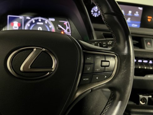 Used 2021 Lexus UX 200 image 21