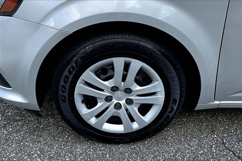 Certified 2020 Chevrolet Sonic LT image 30