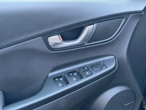 Used 2022 Hyundai Kona Limited w/ Cargo Package image 11